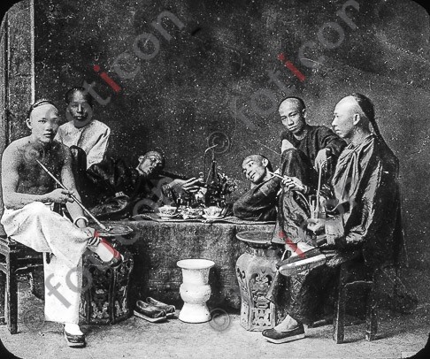Opiumraucher ; Opium smokers - Foto simon-173a-014-sw.jpg | foticon.de - Bilddatenbank für Motive aus Geschichte und Kultur